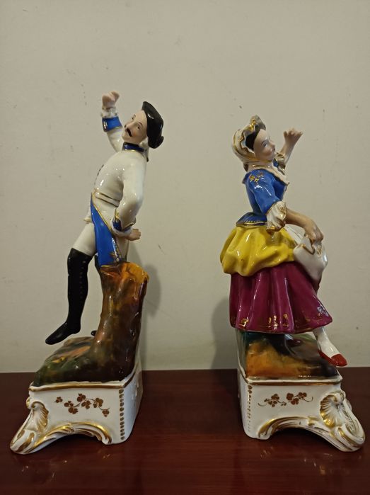 Estatuetas colecionáveis de porcelana