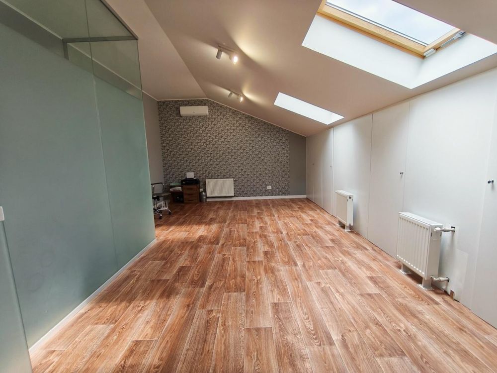 В Продажу триповерховий Таунхаус з ремонтом, ГАЗ, 105 м²