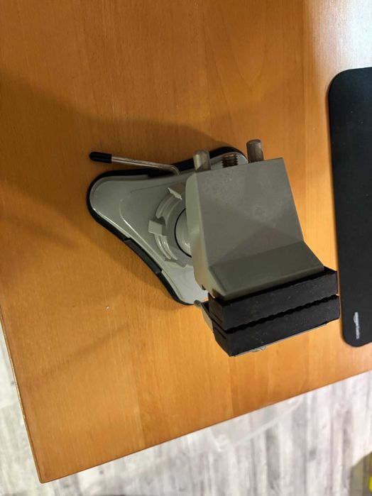 Torno de secretária com ventosa