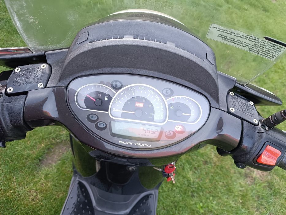 Skuter Aprilia Scarabeo 125 ładnie utrzymany skuter z kufrem.