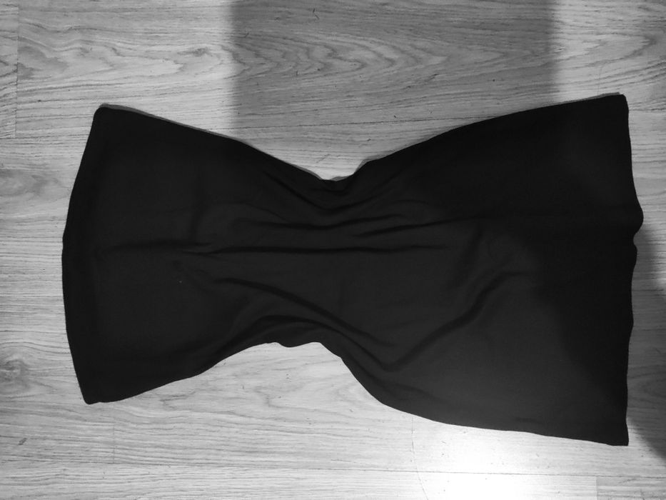 Czarna sukienka bez rękawów