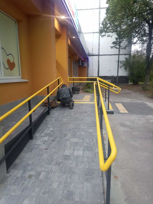 Виготовлення та монтаж поручнів, пандусів, бетонування сходів