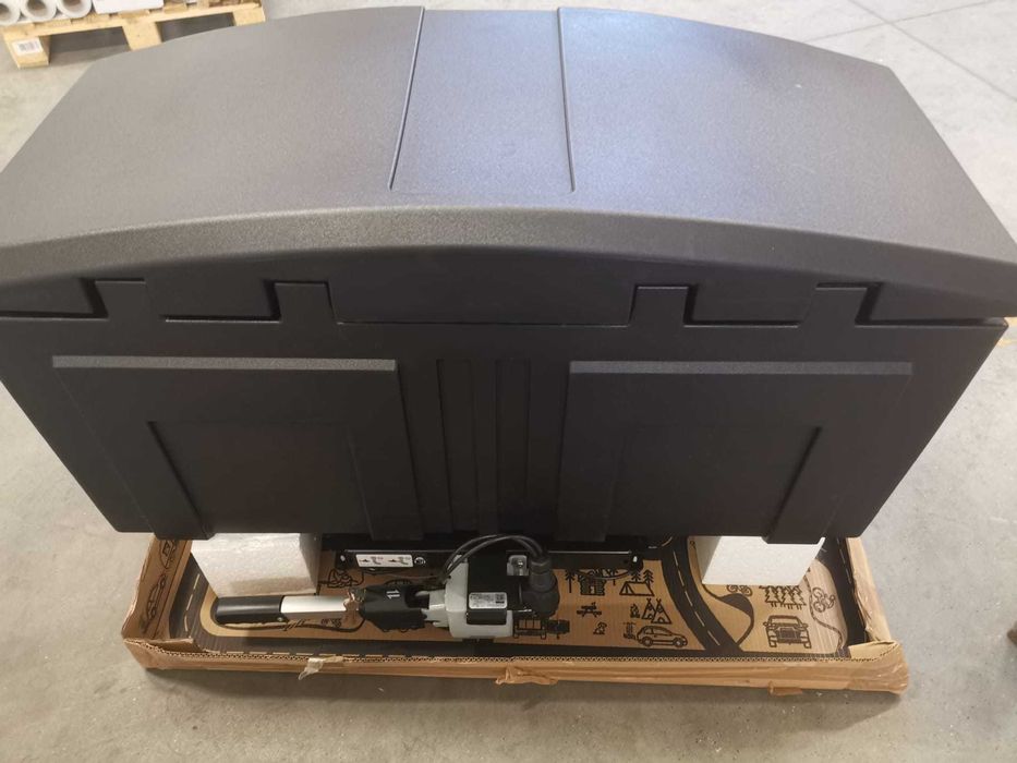 Kufer na hak TowBox V3