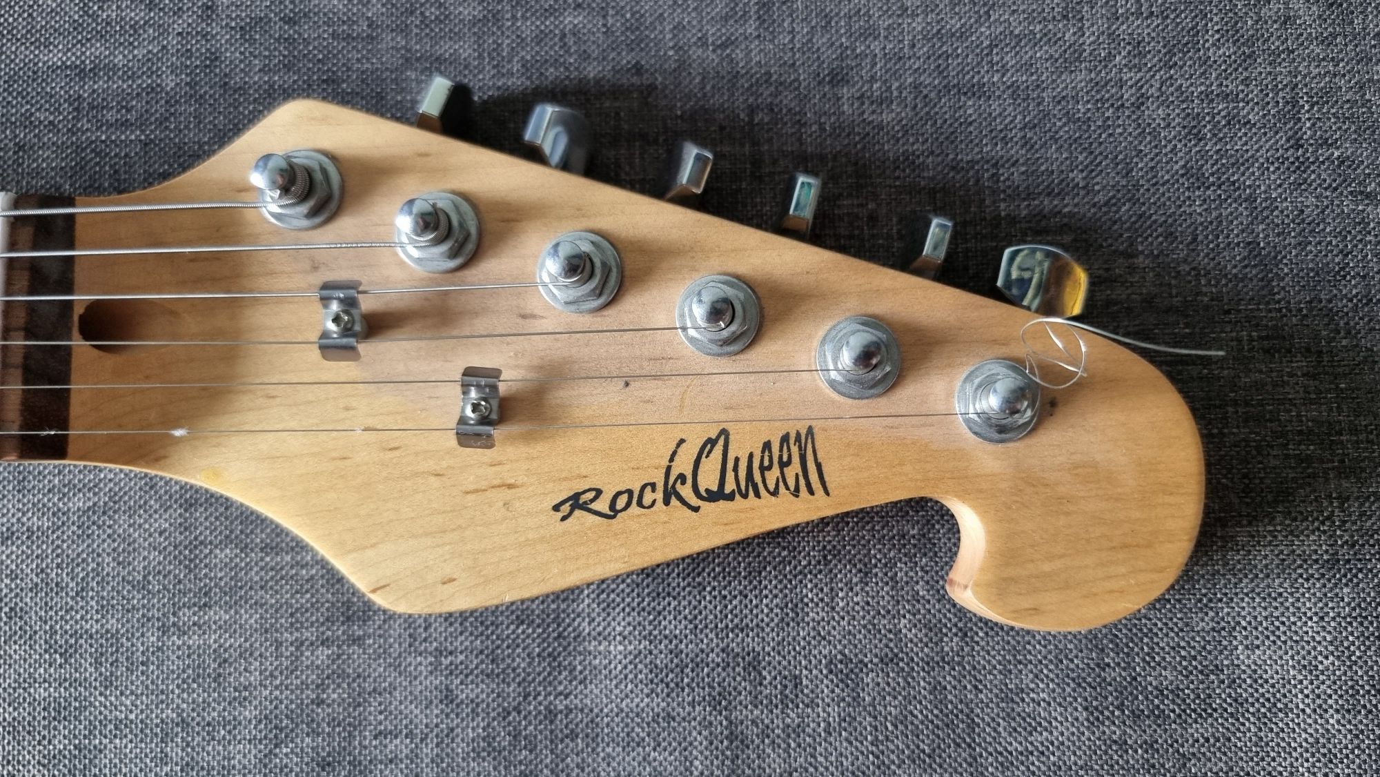 Gitara elektryczna rock Queen + wzmacniacz gitarowy Marshall MG15 40 w