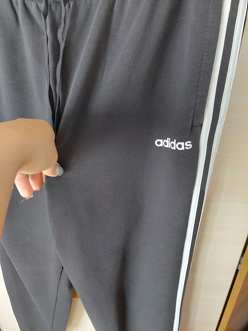Spodnie  Adidas  oryginalne rozm XL