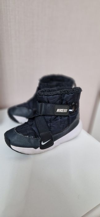 Продам зимові ботинки Nike