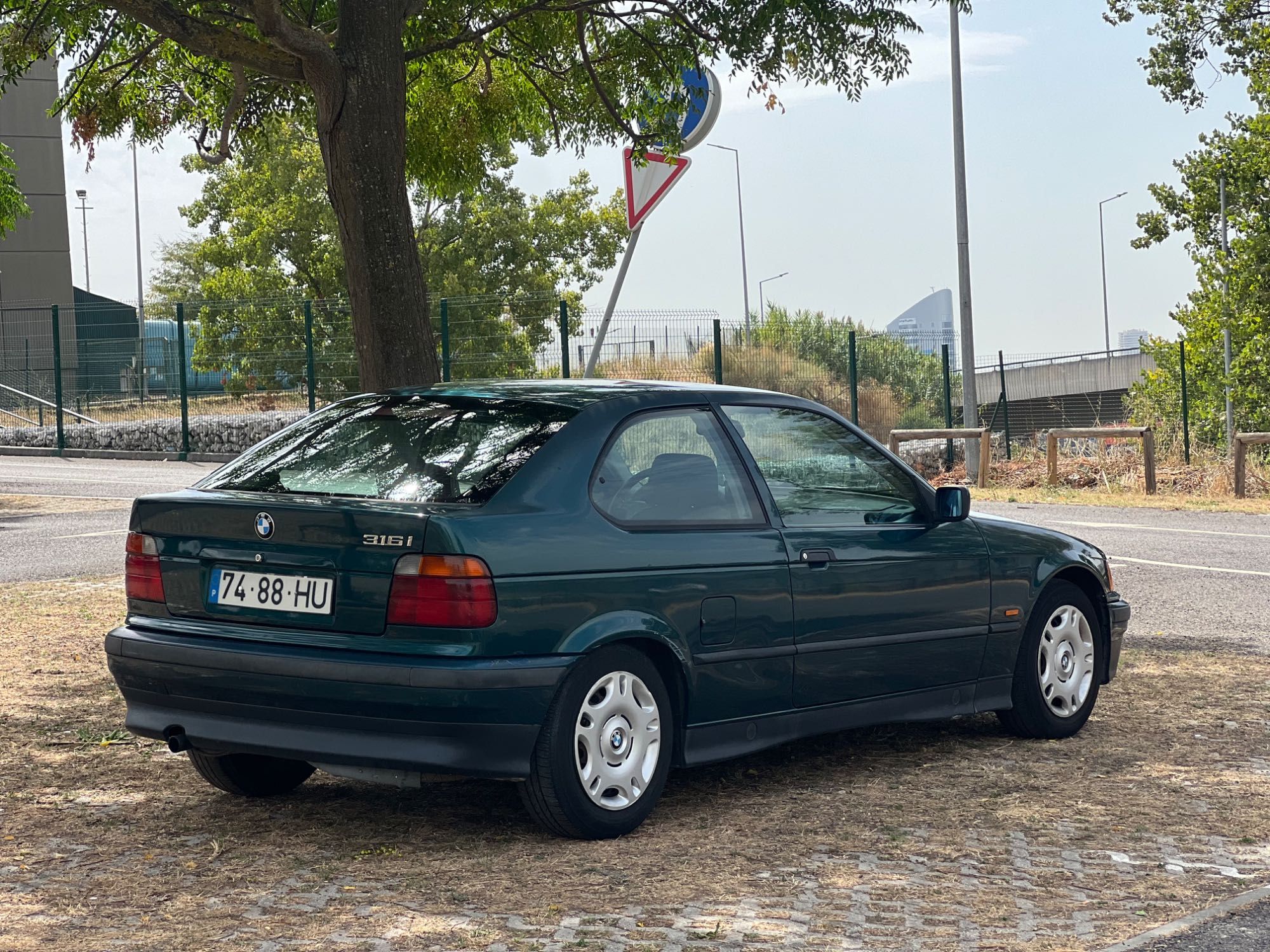BMW E36 316i COMPACT com AC