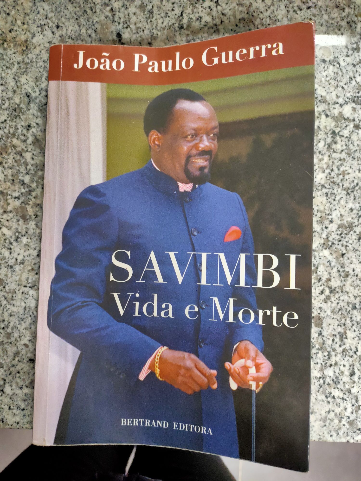 Livro Savimbi, Vida e Morte da Bertrand | Ermesinde 
Está em Ermesinde
