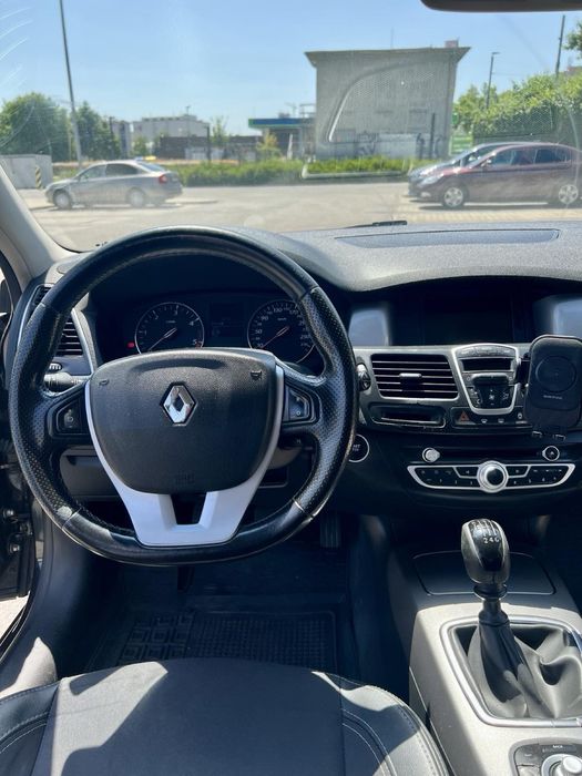 Renault Laguna 2010 авто машина