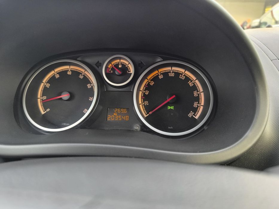 Opel Corsa D 2009 1.3 benzyna
