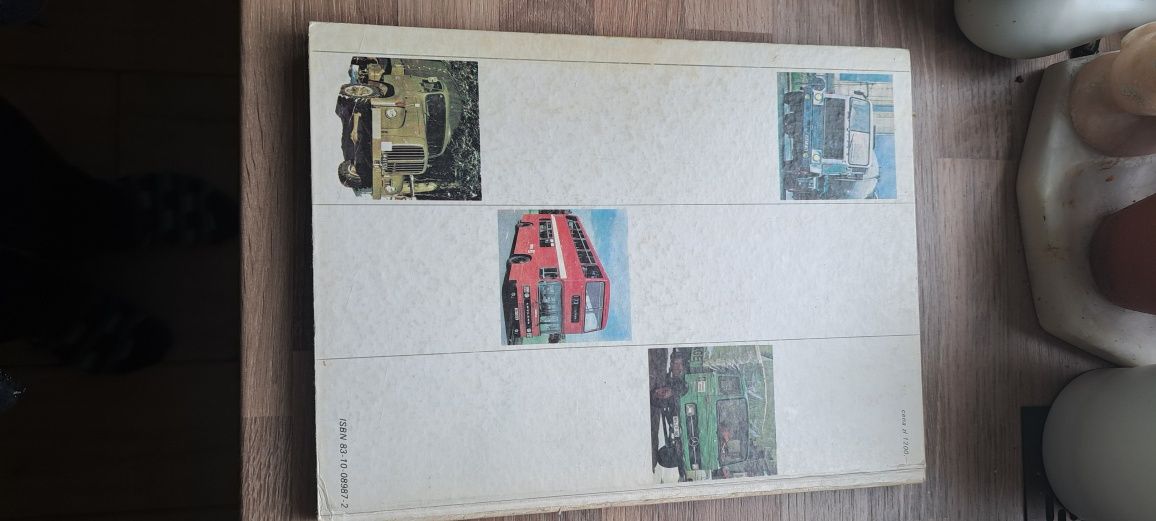 Książka Samochody ciężarowe specjalne i autobusy