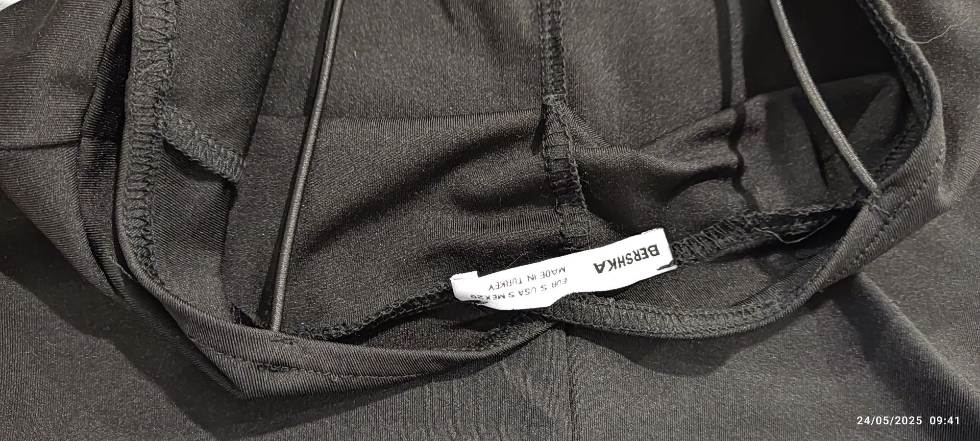Vendo leggings e macacão pretos