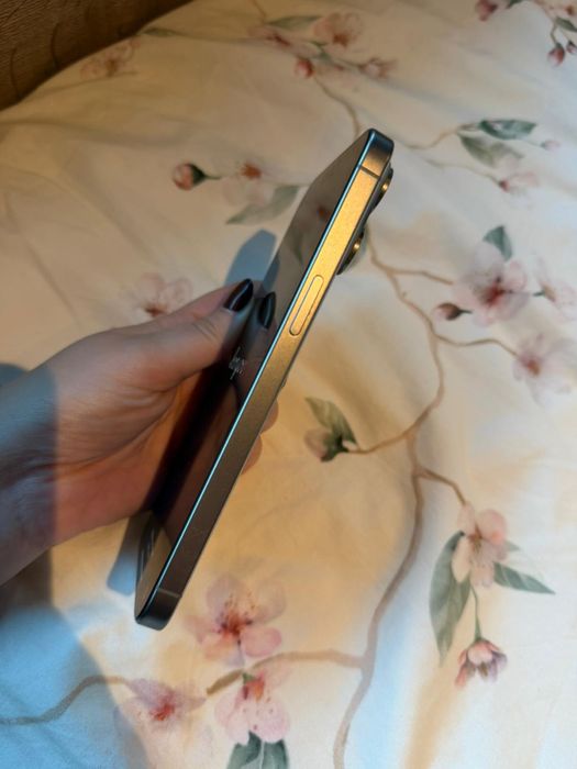 Iphone 15 Pro Max em Cinza - 256 GB