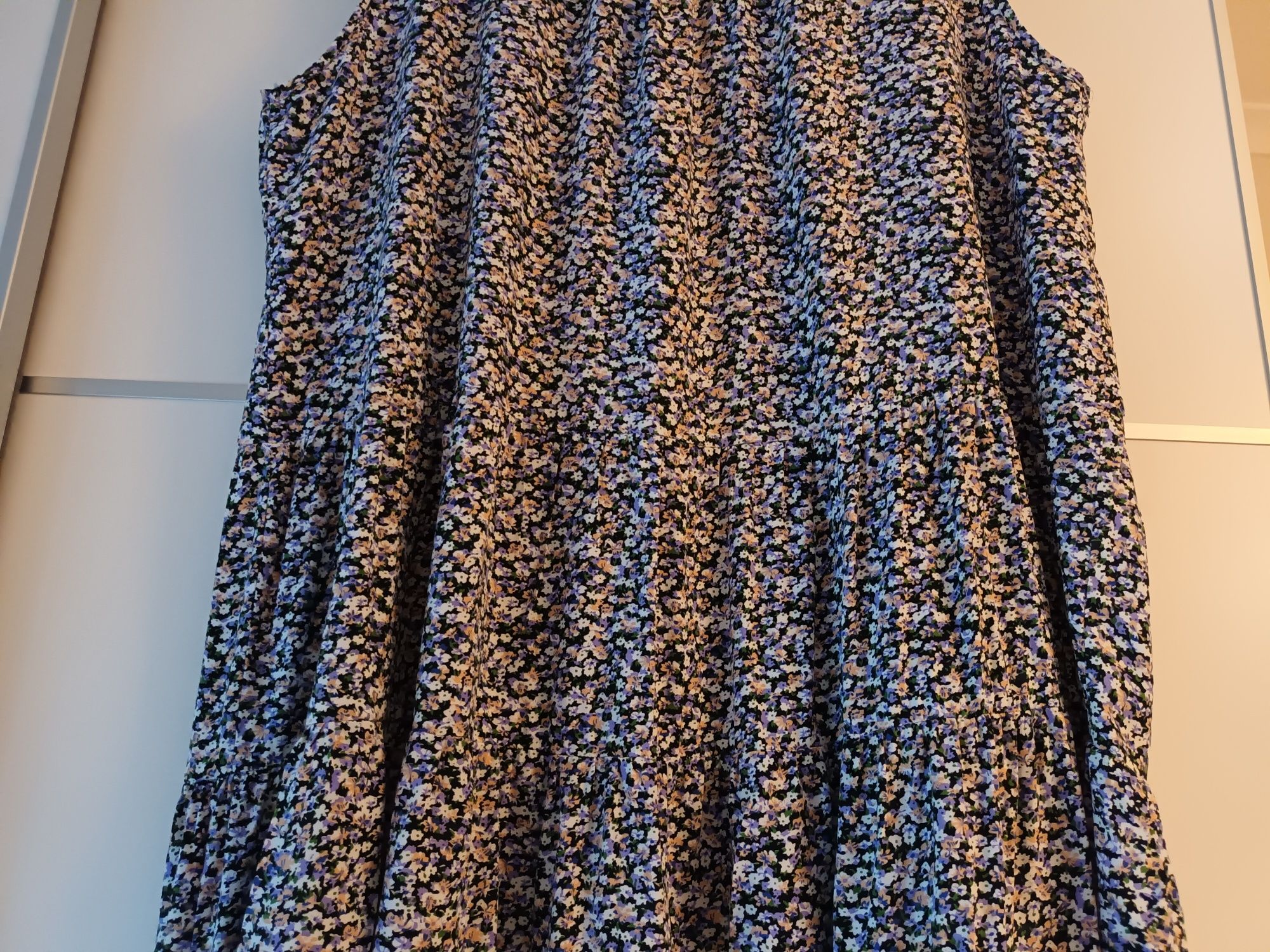 Vestido curto de manga à cava