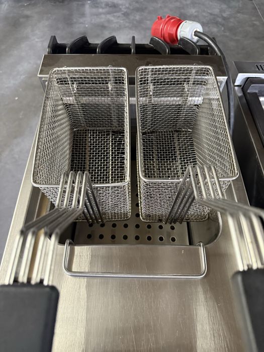 Fritadeira eletrica de movel trifasica UDI 18 litros