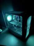 Komptuter gamingowy z monitotorem 24 cale + klawiatura myszka itd