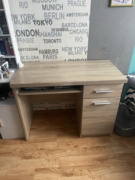 Sprzedam biurko.