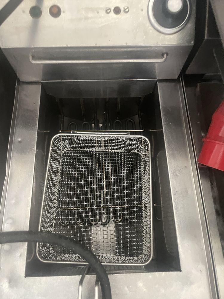 Fritadeira eletrica de 10 litros com móvel - Seminova