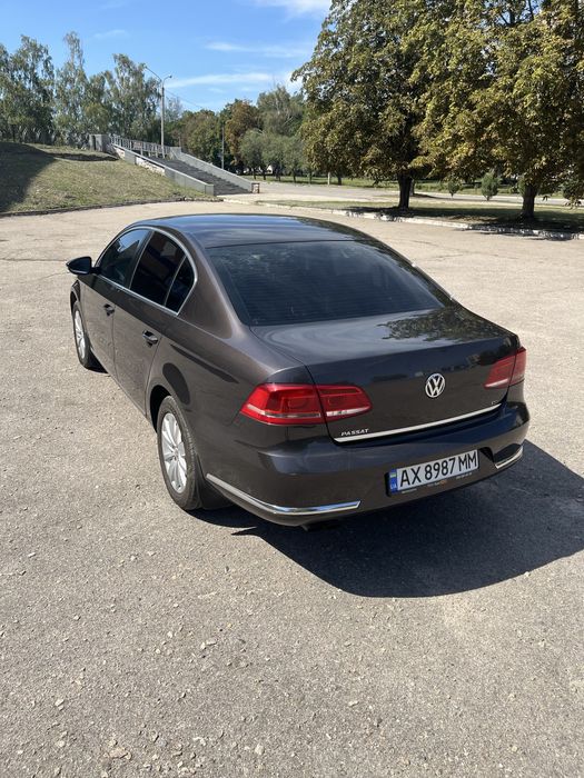Volkswagen Passat офіційний не фарбований