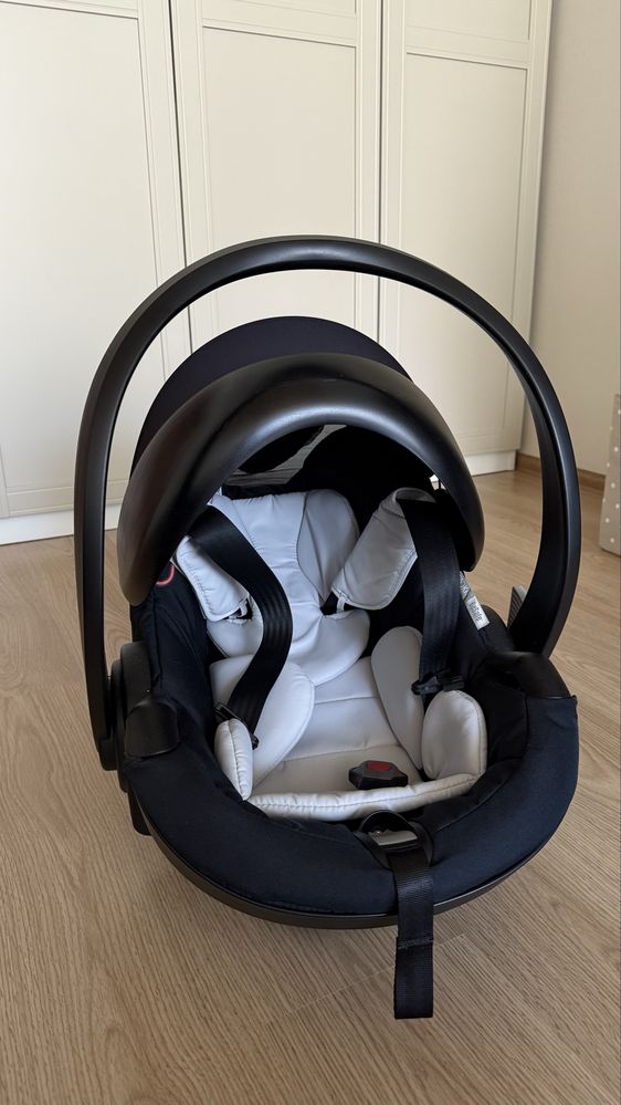 Автокрісло BABYZEN iZi Go Modular by BeSafe Black