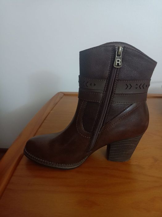 Botas novas castanhas