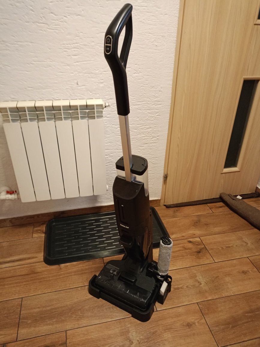 Odkurzacz myjący ROBOT JEET pionowym