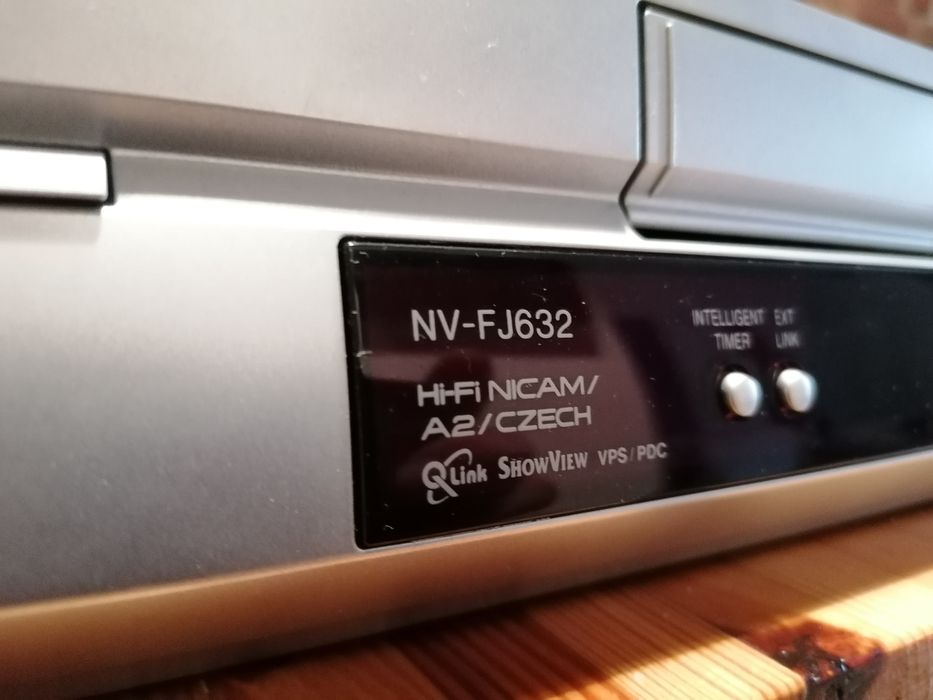 Panasonic nv-fj632+62 kasety.