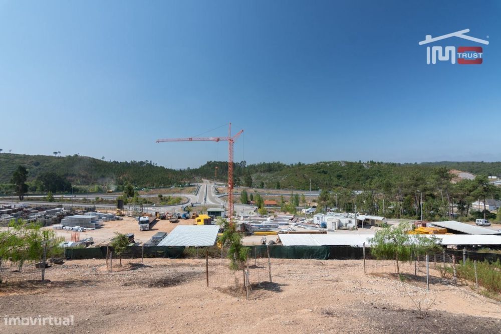 Terreno bem localizado em zona industrial aprovada