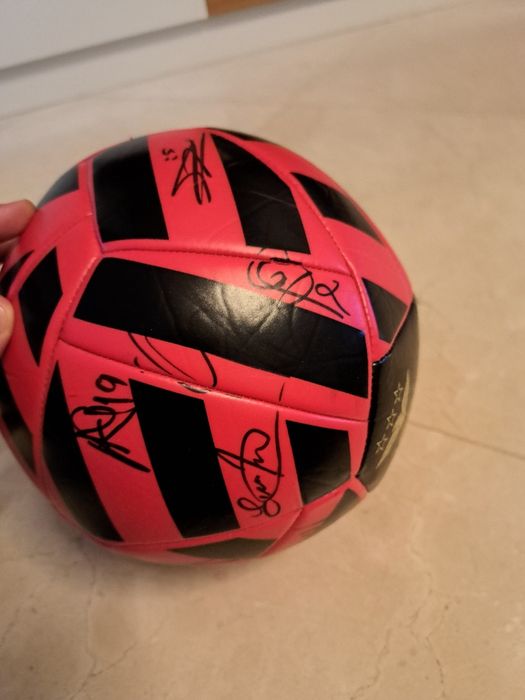 Bola Oficial do SL Benfica — Assinada à Mão pelo Plantel 2020/21