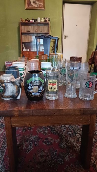 Kolekcja kufli  corocznych spotkań z okazji św. Barbary na AGH