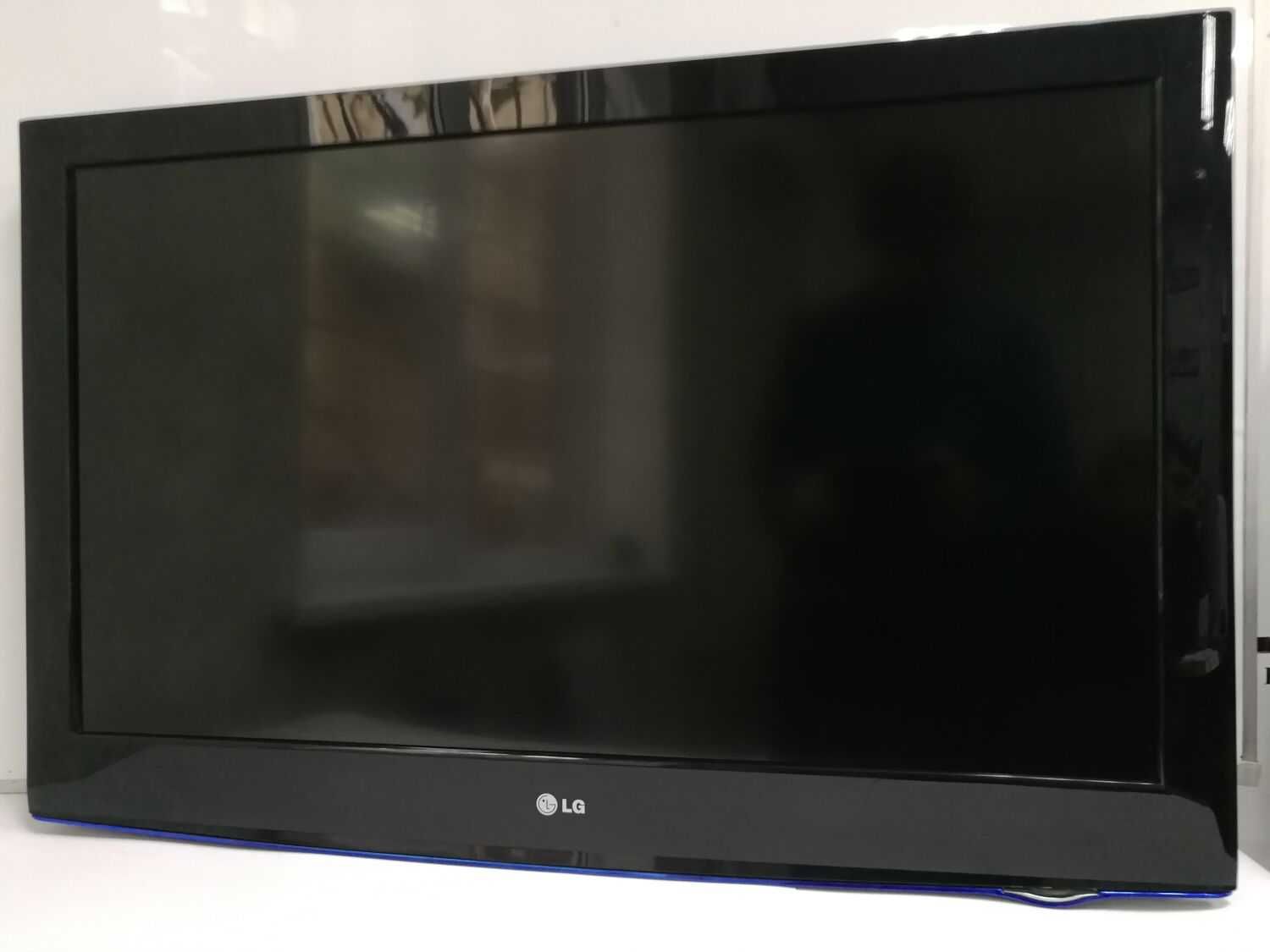 Телевизор LG 37LD420C