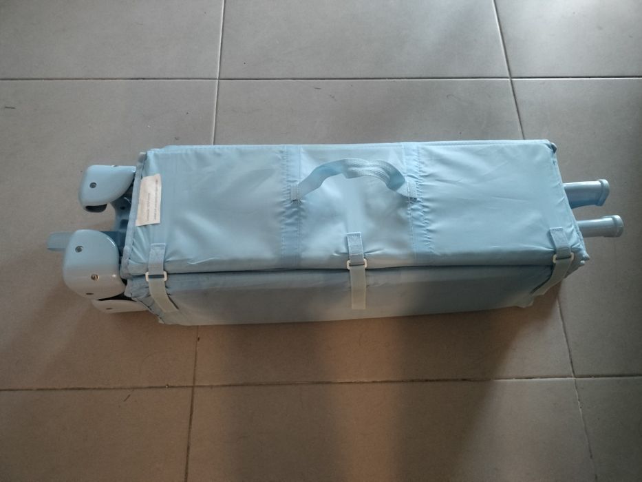 Cama de viagem com colchão e aumento