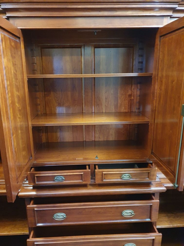Duży wysoki stylowy kredens - biblioteka