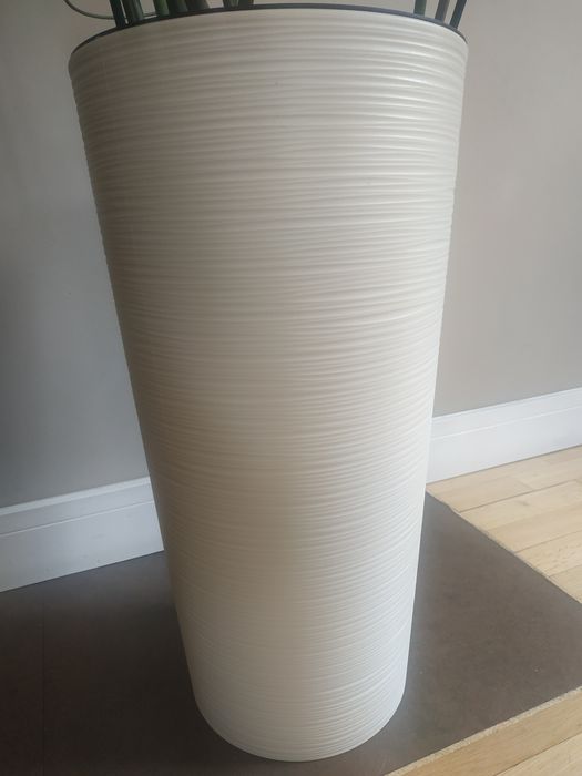 Wysoka donica ecru do kwiatow jak NOWA