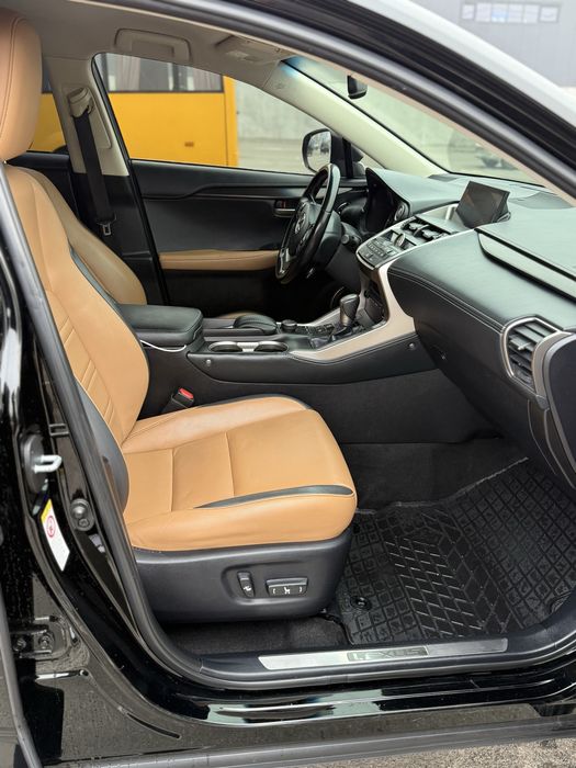 Автомобіль Lexus NX 200T