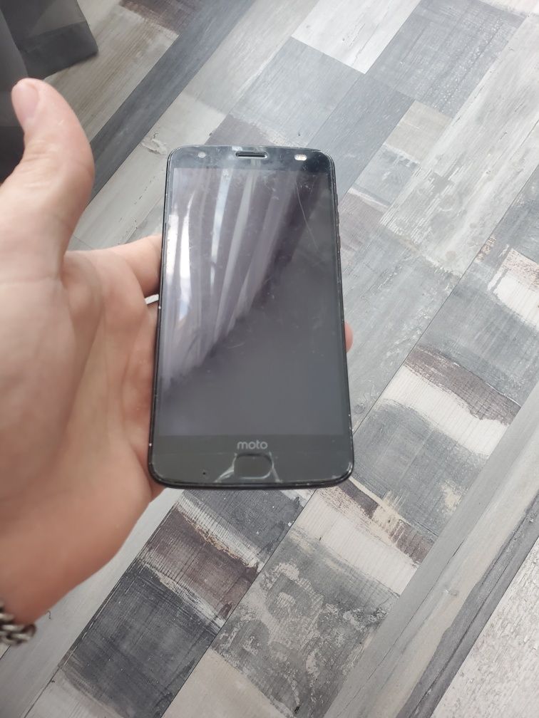 Motorola z2 force 4/64