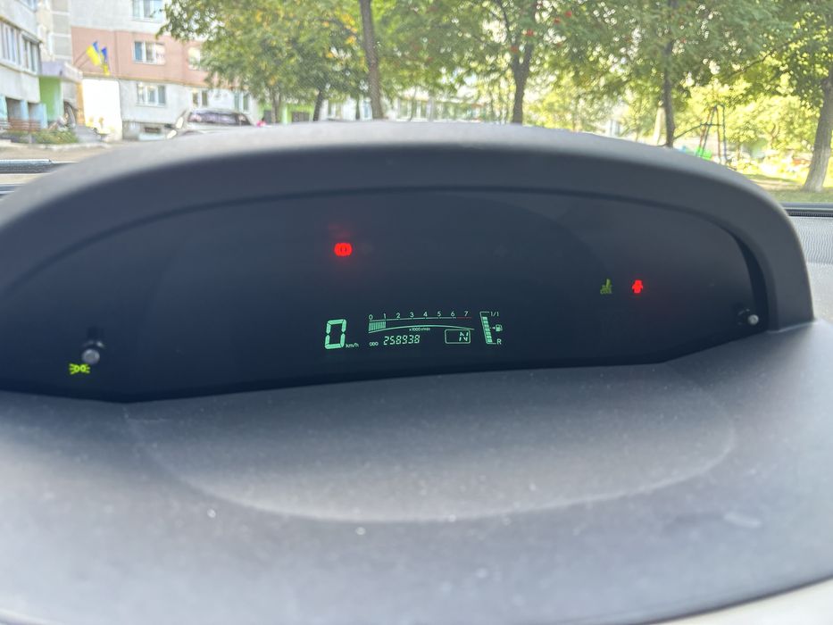 Продам Toyota Yaris 2006, 1.3 бензин, робот