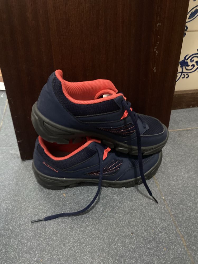 Vendo tenis  marca Quechua num 37 rosa e azul