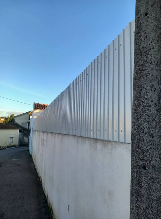 Portões  vedações   gradeamentos    serrelharia