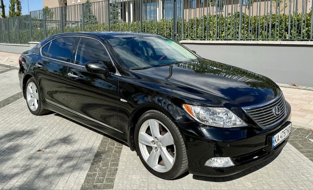 Lexus LS460L, AWD, Ottoman, 2009