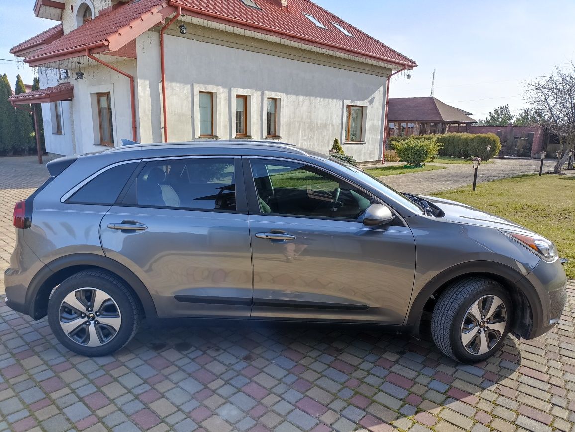 Kia Niro 1,6 GDi бензин/гібрид 2017 рік, 6-ступ АКП, 134 тис.км,