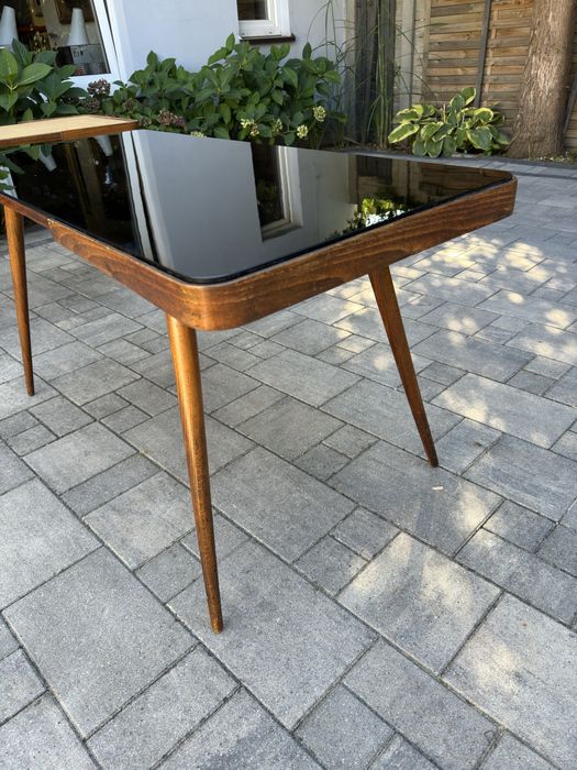 Stolik z czarnym szklanym blatem.Jiroutek.Czechoslowacja.