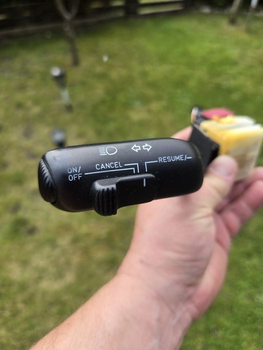 Manetka Lewa Saab 95 2001 rok