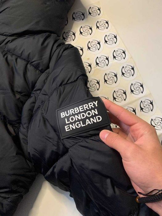 Куртка Burberry                            .