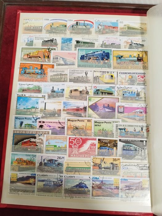 Classificador com 250 selos diferentes temática comboios