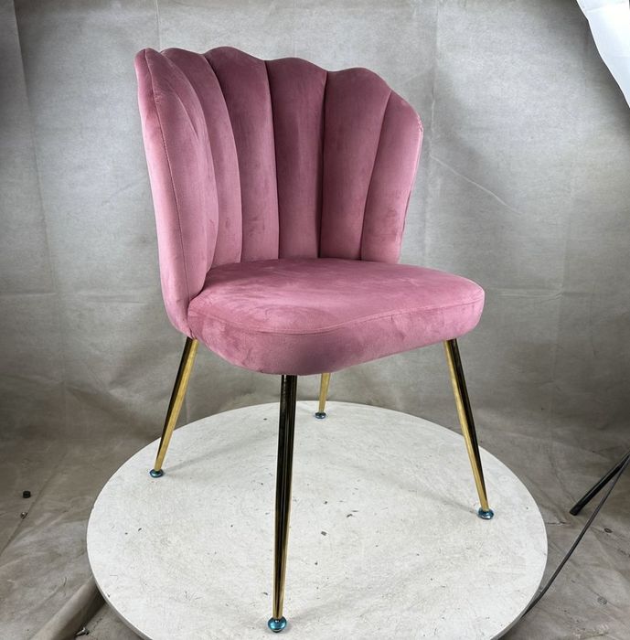 Krzeslo Lisa Granat w ksztalcie muszelki glamour tulipan