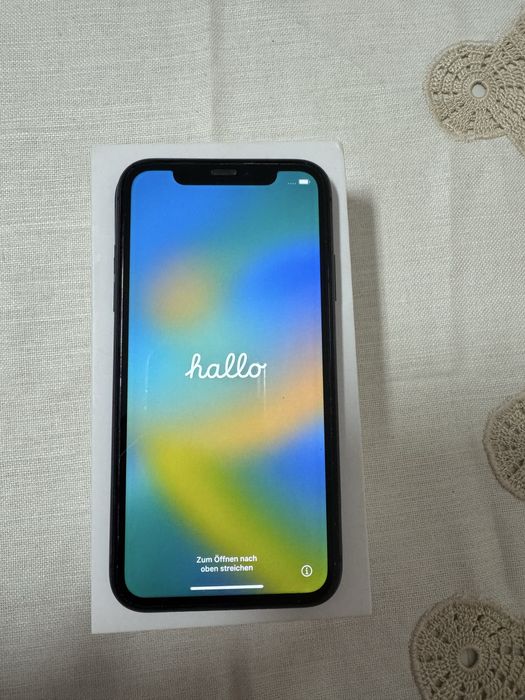 iPhone 11, inclui caixa e carregador.
