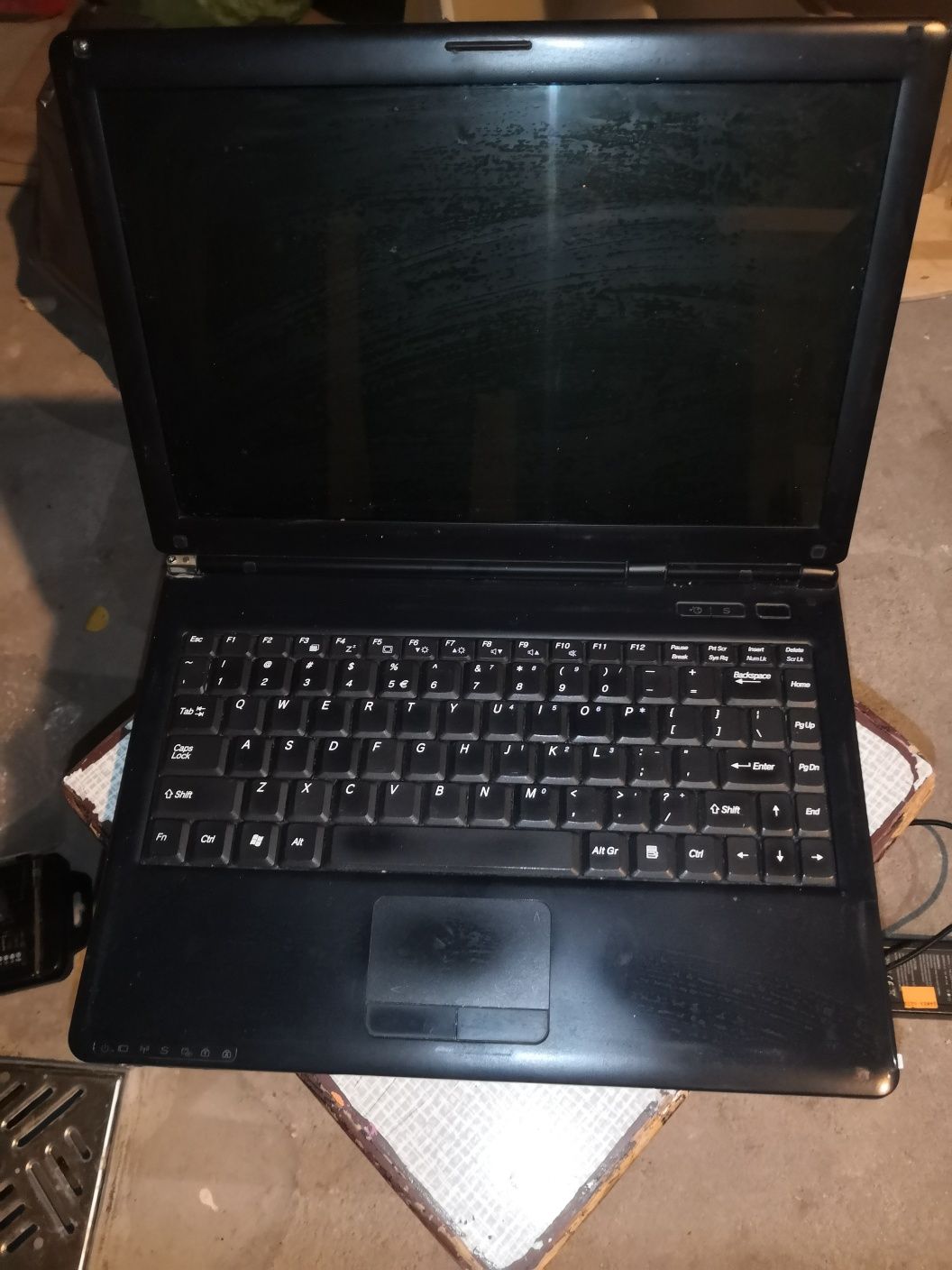Laptop 13 cali M31EI1 sprawny