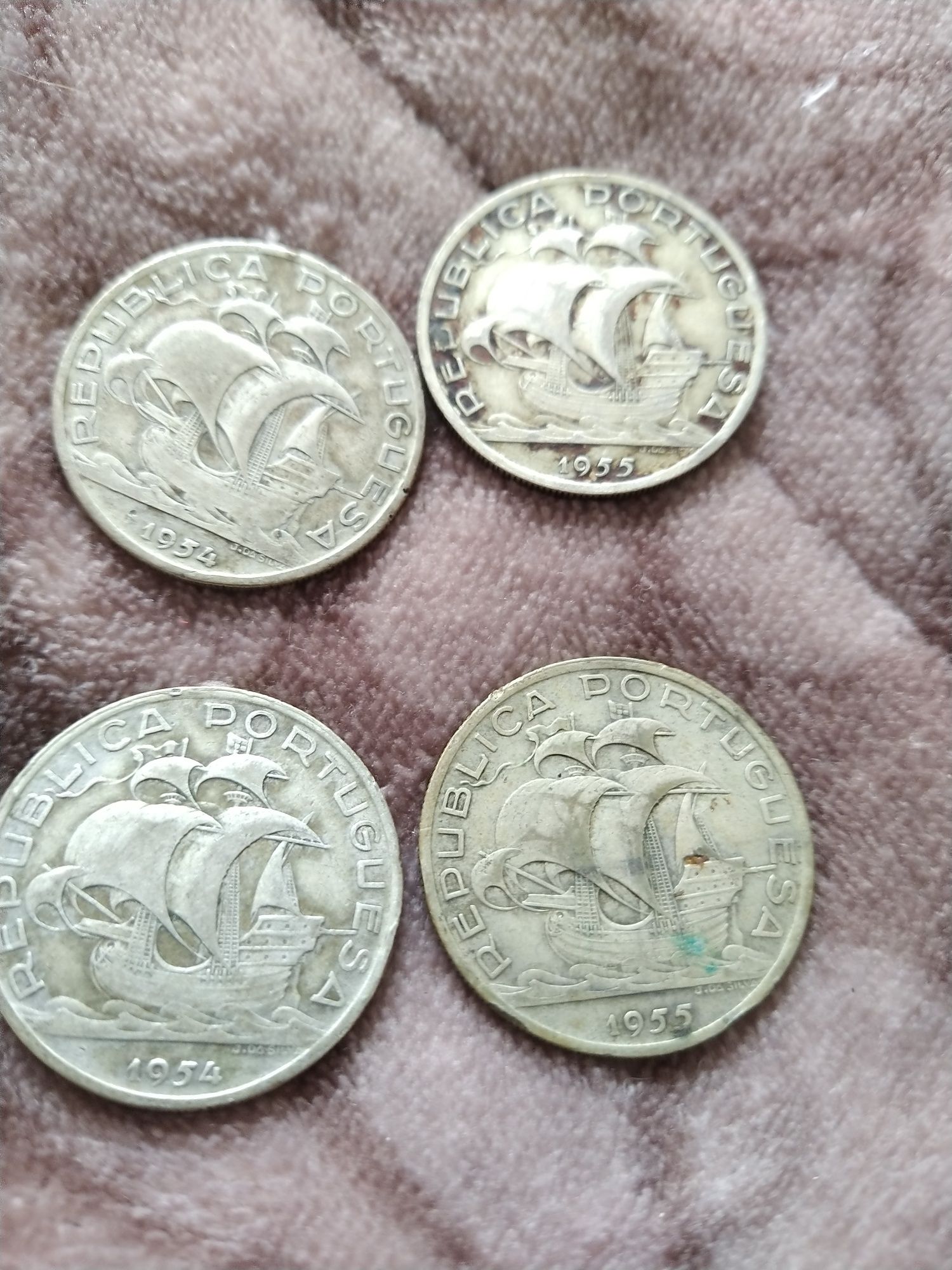 Vendo moedas de 10 escudos antigas