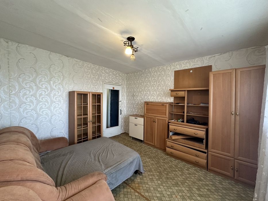 2к.р-н медичного універу, цегляний будинок, окремі кімнати.